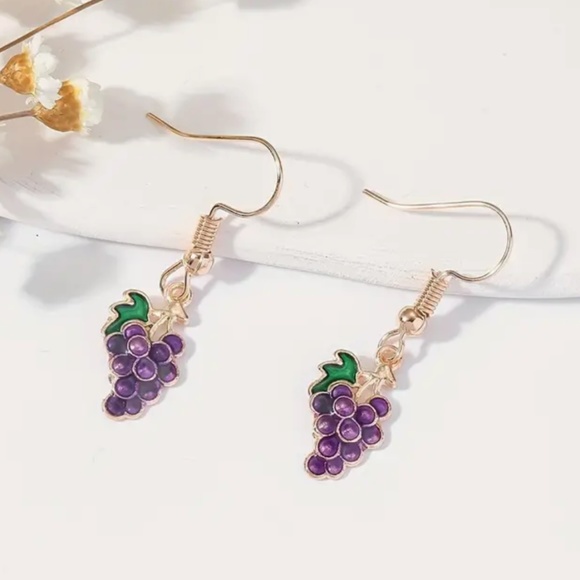 New grape earrings hang - Picture 2 of 3